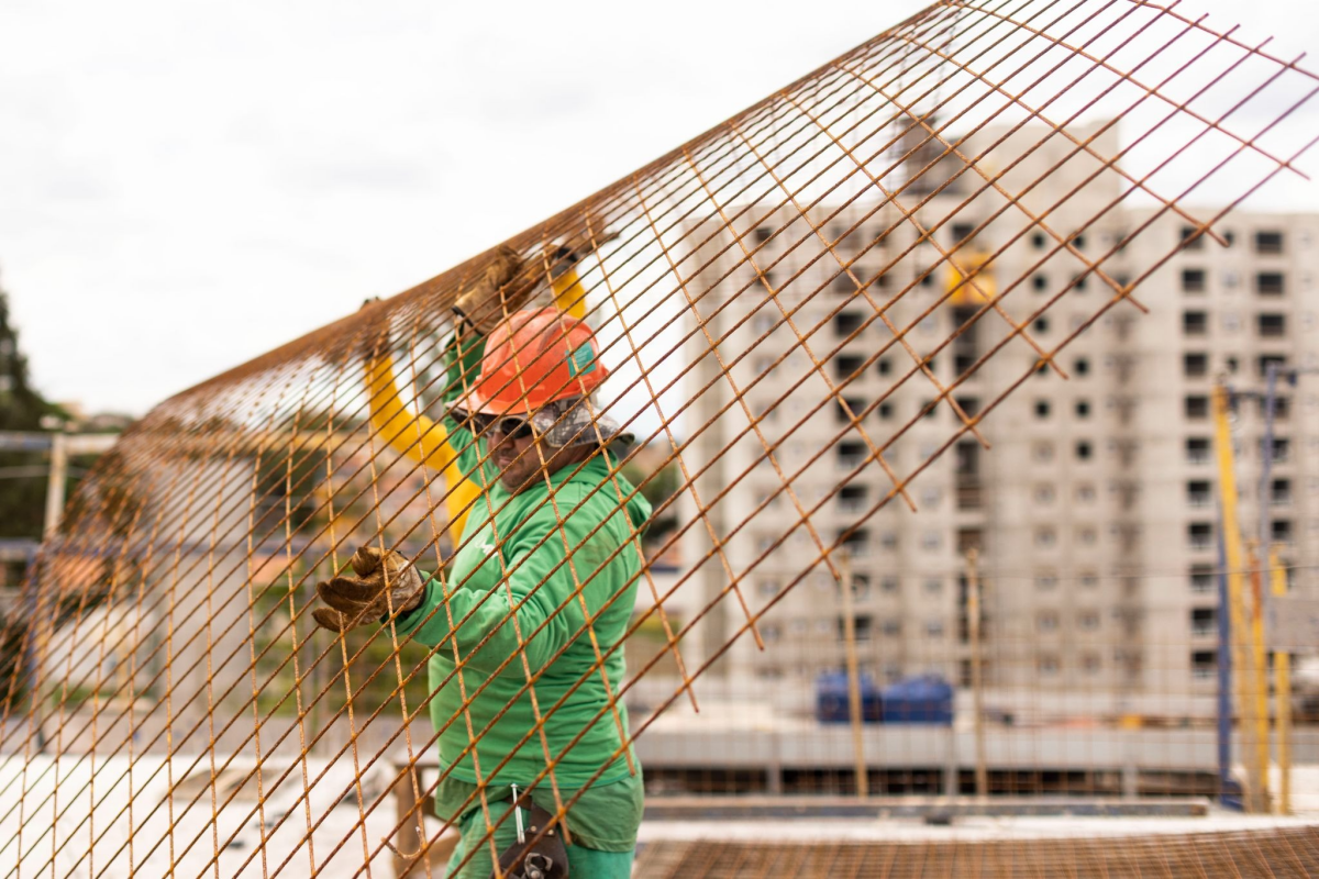 Dentre as vagas de emprego em Salvador e Cama&ccedil;ari, oferecidas pela Construtora MRV, est&atilde;o fun&ccedil;&otilde;es operacionais, administrativas e de engenharia. Foto: Divulga&ccedil;&atilde;o