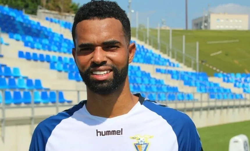 Jogador baiano que atua na Espanha é suspeito de comprar carro roubado em Salvador