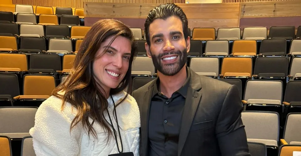 CEO da TV Aratu marca presença em palestra de Gusttavo Lima na Universidade de Harvard, nos EUA