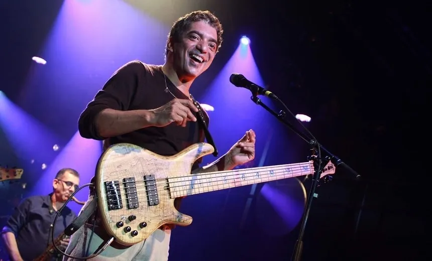 Um dos principais baixistas brasileiros, Arthur Maia morre aos 56 anos em Niterói