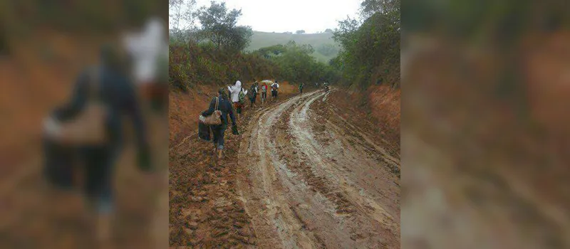 MORADORES RECLAMAM: Estrada rural fica intransitável após chuva em Santo Antônio de Jesus