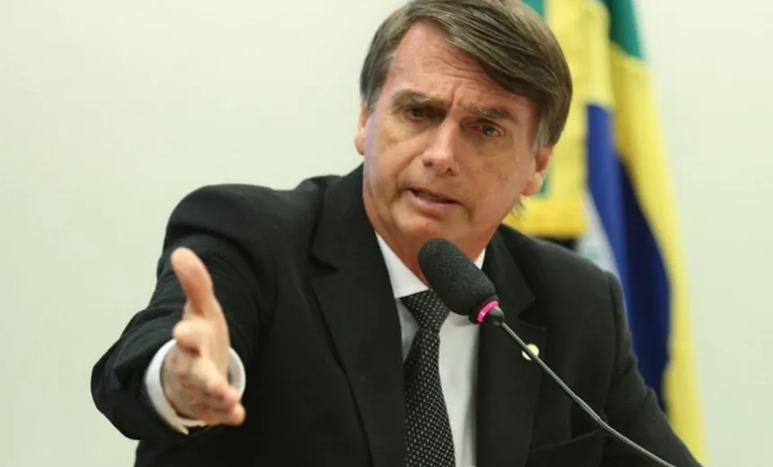 Bolsonaro diz que Congresso quer transformá-lo em uma rainha da Inglaterra