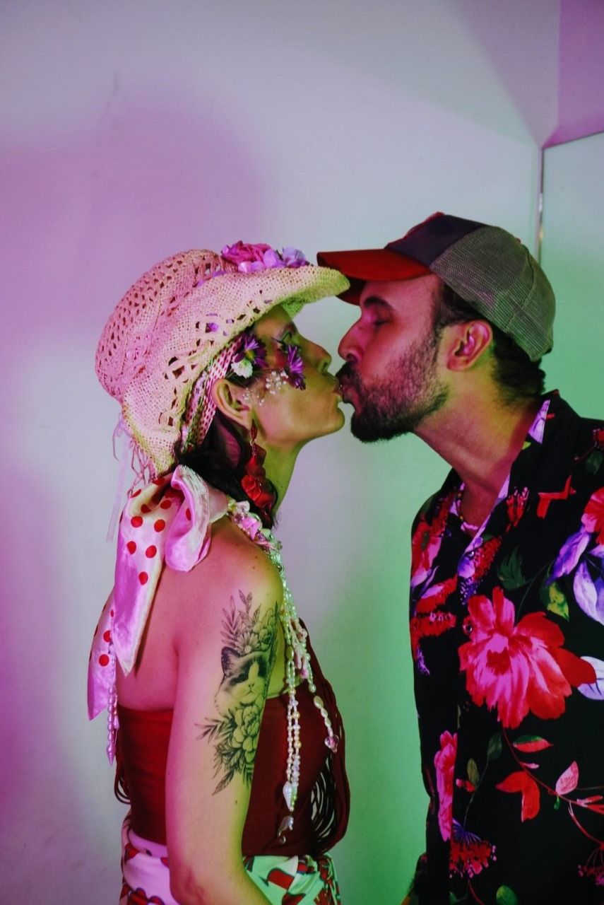 O Rei e a Rainha serão os anfitriões ao lado do cantor Tatau. Foto: Divulgação
