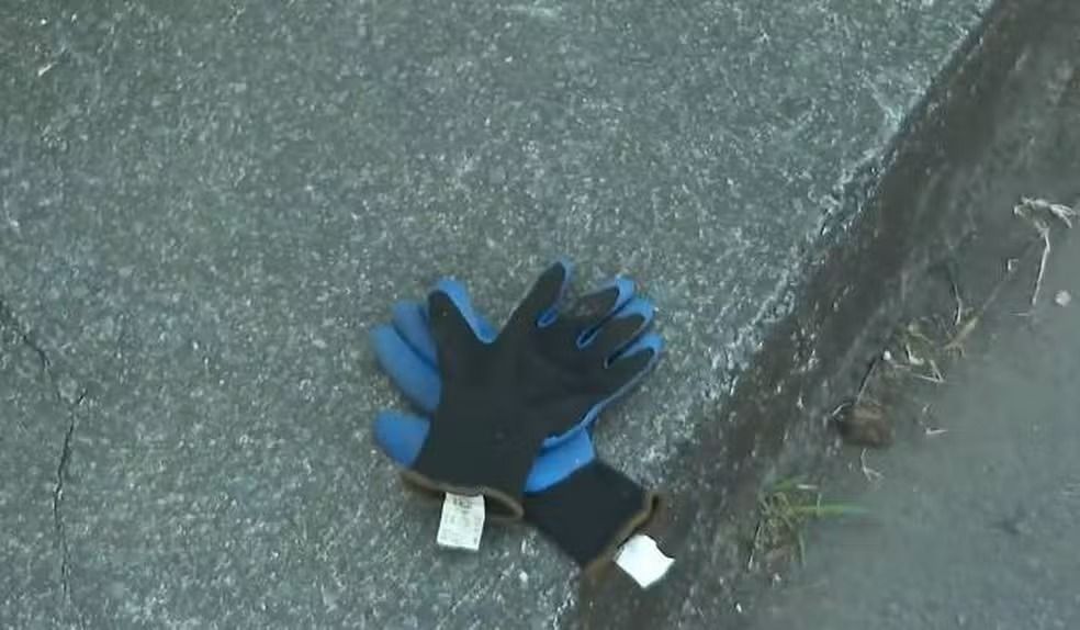De acordo com a Polícia Militar, a vítima, identificada como Laudemir de Souza Fernandes, trabalhava na coleta de lixo. | Foto: Reprodução/TV Globo