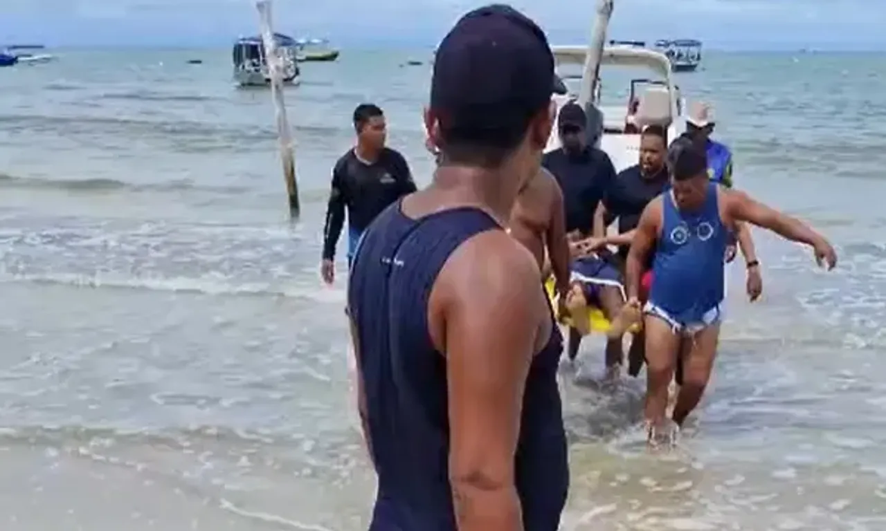 Lancha Naufraga Em Garapu&aacute; Bahia Marinha Investiga Causa Do Acidente