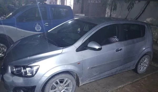 Operação da Polícia apreende cinco carros roubados e prende quatro homens na Bahia