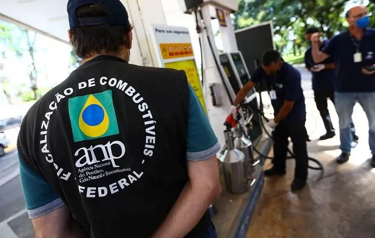 ANP encontra irregularidades em postos de combustíveis em 12 estados; na Bahia, nove são autuados