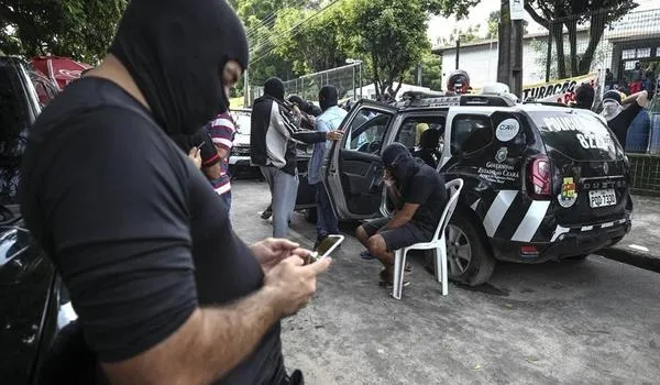 Policiais militares do Ceará encerram motim após 13 dias de paralisação