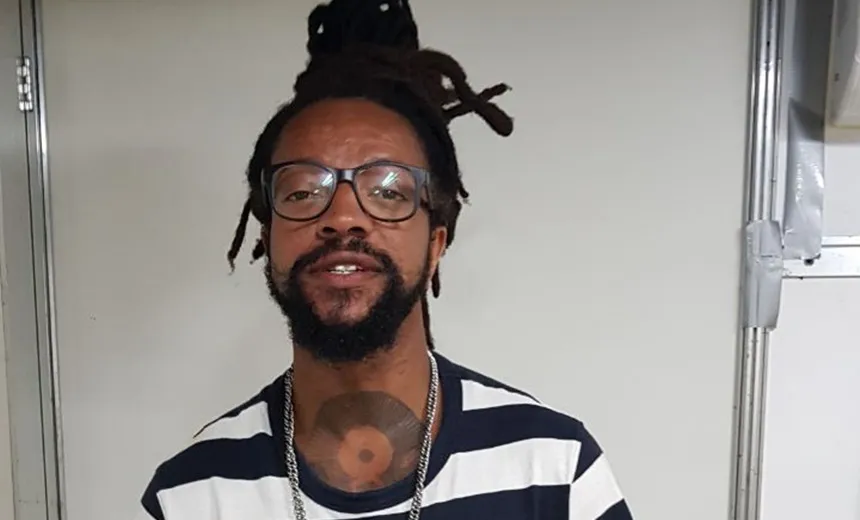 ENVOLVIDÃO: Rael leva rap para camarote no Carnaval de Salvador; Veja Vídeo