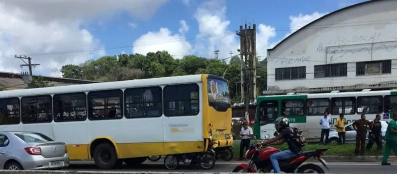 ACIDENTE FATAL: Homem morre após colisão de moto com ônibus em trecho da BR-324