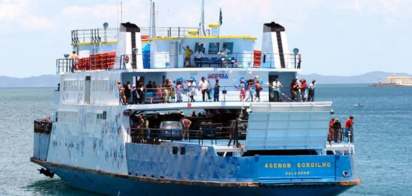 FERRY-BOAT: Problema em equipamento impede embarque e desembarque de passaeiros