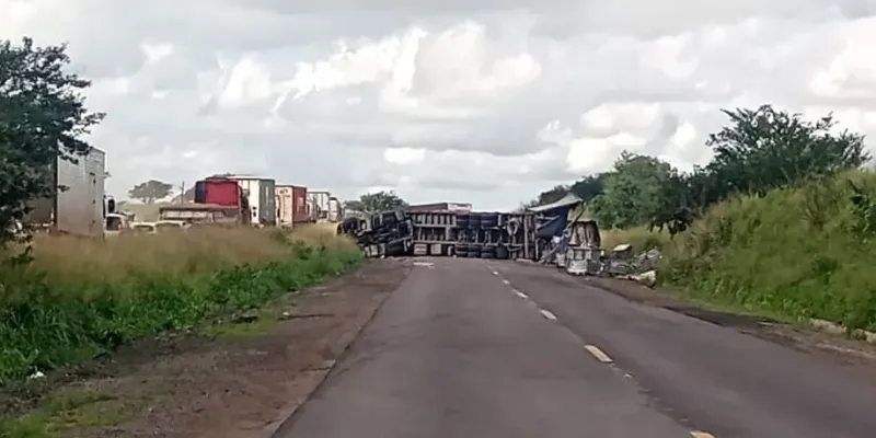 Um bitrem é um tipo de veículo de transporte de carga composto por um cavalo mecânico e dois semirreboques conectados entre si/Foto: Reprodução