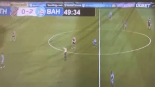 Bar viraliza ao confundir transmissão de jogo do Bahia com partida de videogame