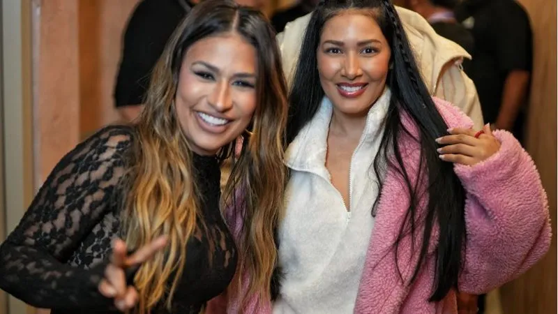 Simaria vai a show de Simone Mendes e fãs pedem volta da dupla