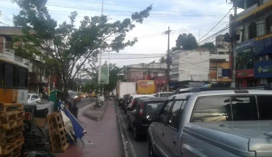 Protesto na Av. Suburbana deixa trânsito lento na região de Plataforma; motivação é morte de moradores