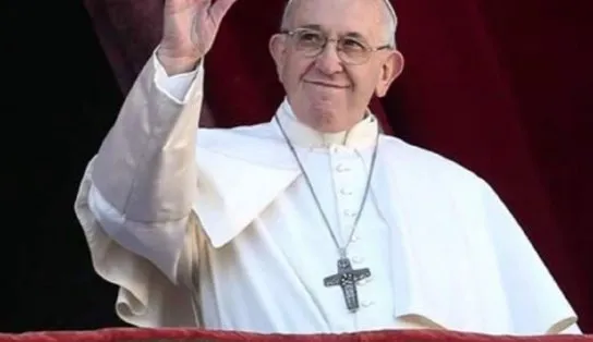 Após internação por cirurgia, Papa Francisco recebe alta e volta ao Vaticano; tumor no intestino foi descartado