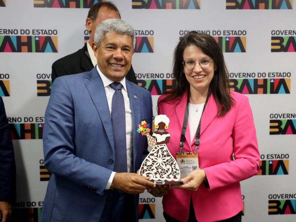 O governador Jerônimo Rodrigues e a ministra Martina Englhardt-Kopf, durante o encontro entre Bahia e Alemanha. Foto: Wuiga Rubini/GovBA