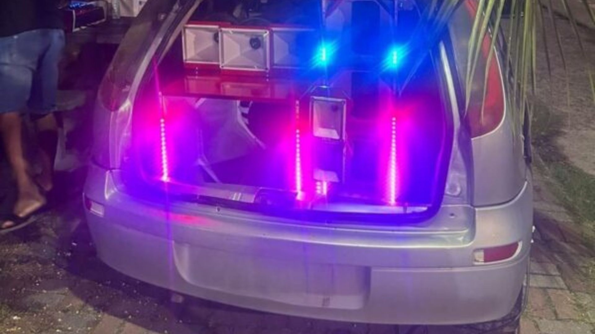 PM apreende ve&iacute;culo com som tipo 'pared&atilde;o' em Plataforma