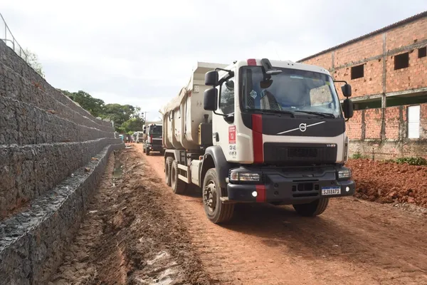 Trânsito na Rótula do Abacaxi é alterado em razão da construção de viaduto na região | Foto: Valter Pontes/Secom