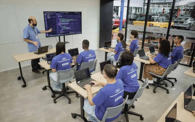 A Ford est&aacute; oferecendo 80 vagas gratuitas para forma&ccedil;&atilde;o em tecnologia atrav&eacute;s do programa Ford Enter/Foto: Divulga&ccedil;&atilde;o/Ford Enter