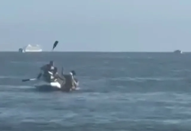 VÍDEO: Ladrões usam jet ski para roubar alianças de casal em caiaque no mar