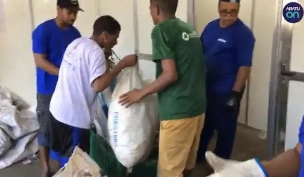 Conheça um pouco da dura rotina de um catador de latinha no Circuito Dodô