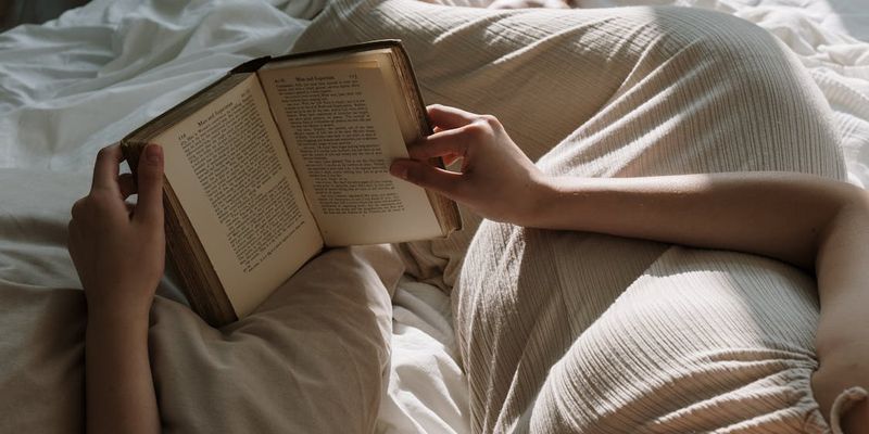 A literatura é importante por desenvolver o pensamento crítico e a criatividade, promover a formação pessoal, a empatia e a compreensão do outro/Foto: Pexels