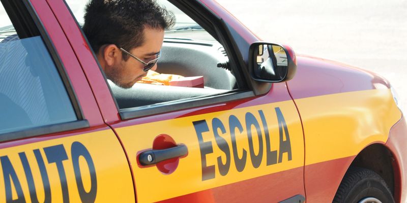 A medida deve começar pelas categorias A (motos) e B (carros), com expansão para C, D e E/Foto: Reprodução 