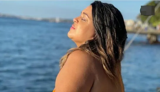 Preta Gil exalta a amizade e a liberdade ao posar de biquíni junto a amigos, em Salvador