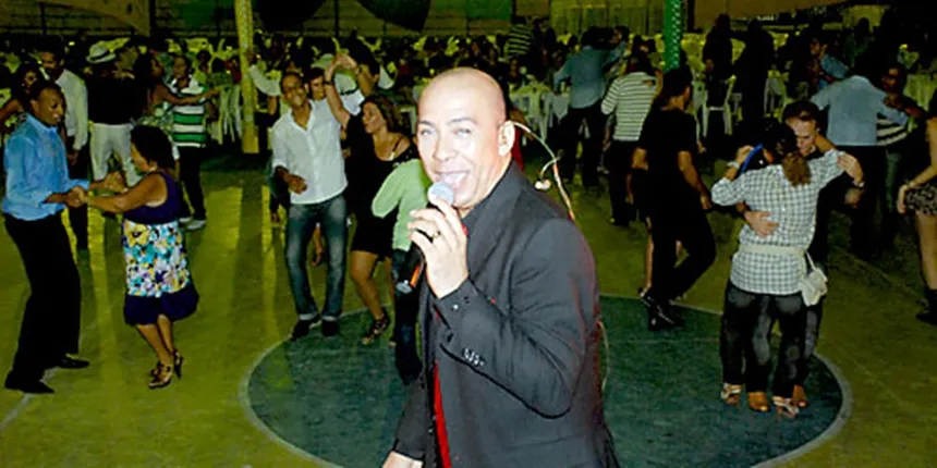 Baile Romântico da ComvidAtiva agita noite do Clube Comercial no Centro