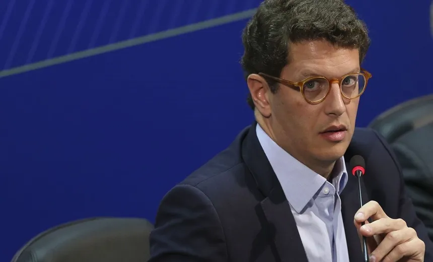 "Ajuda do G7 à Amazônia é bem-vinda", afirma ministro do Meio Ambiente