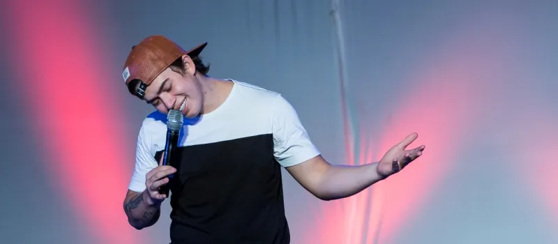 SHOW DE RISOS: Whindersson Nunes se apresenta na Concha Acústica