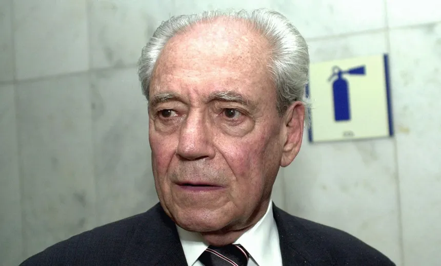 Waldir Pires é internado em Salvador com quadro de pneumonia