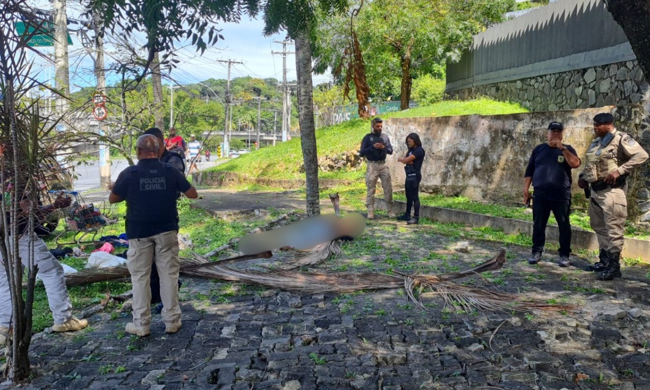 Homem em situação de rua é encontrado morto em Salvador.Foto: TV Aratu
