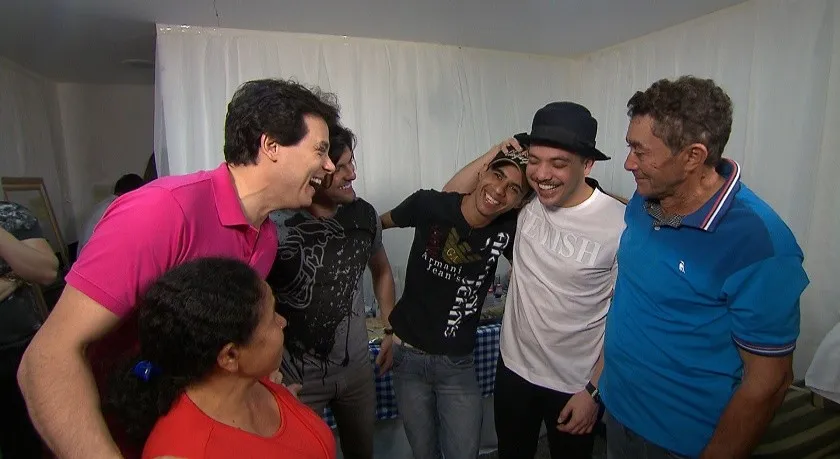 Garoto faz campanha na internet e realiza o sonho de conhecer Wesley Safadão no Domingo Legal