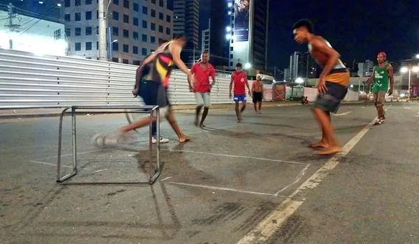 Tem uma Fonte Nova na ACM: jogadores montam golzinho em plena madrugada e escancaram bordão