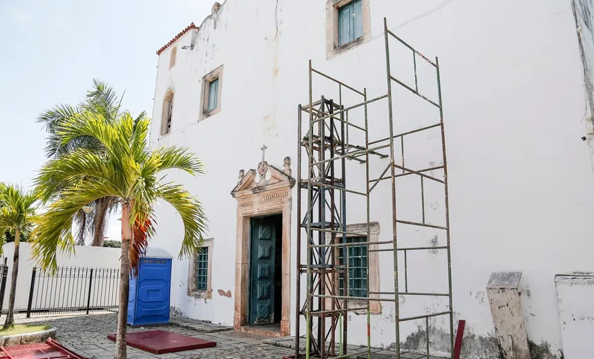 Primeira etapa de reforma da Igreja da Matriz em Lauro de Freitas é iniciada