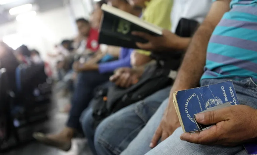 Falta trabalho para 27,6 milhões de pessoas no país, aponta IBGE