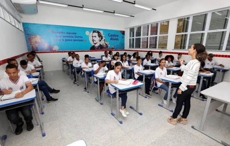 Professores classificados em seleção pública são convocados pela rede estadual da Bahia