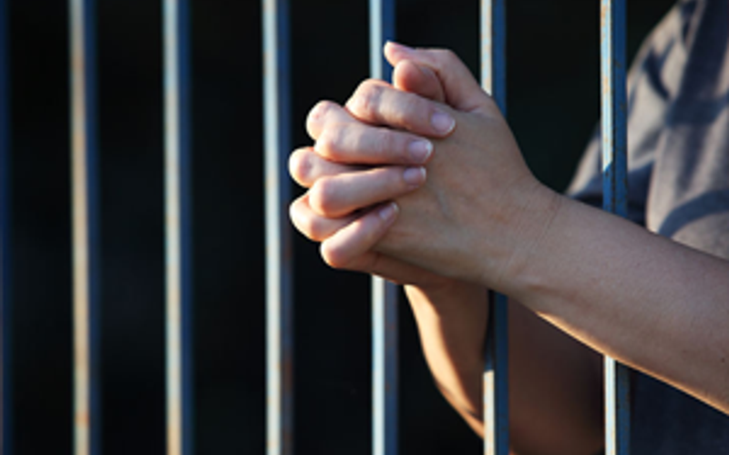 Segundo o C&oacute;digo Penal Brasileiro, o crime de extors&atilde;o pode levar a at&eacute; 10 anos de pris&atilde;o/Foto: Freepik&nbsp;