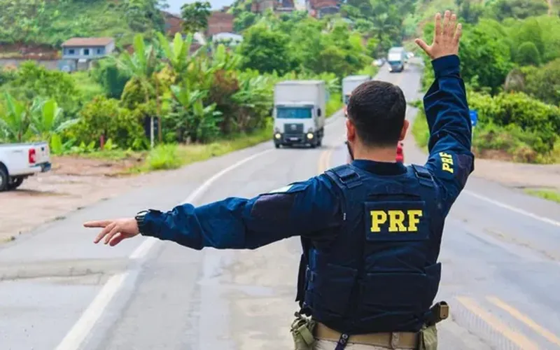 Al&eacute;m disso, foram localizadas 10 ampolas de decanoato de nandrolona, subst&acirc;ncia anabolizante de uso controlado/Foto: Divulga&ccedil;&atilde;o/PRF