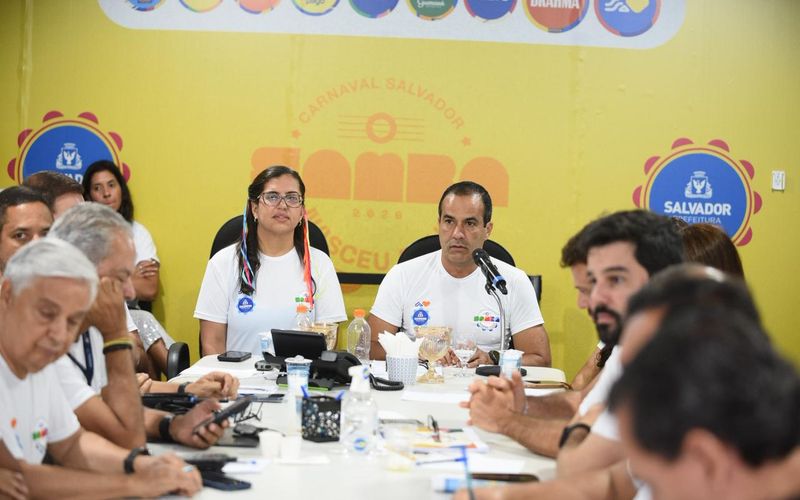 Al&eacute;m da alta ocupa&ccedil;&atilde;o hoteleira, o Carnaval movimenta setores como bares, restaurantes, transporte por aplicativo, com&eacute;rcio ambulante e servi&ccedil;os tempor&aacute;rios, gerando milhares de empregos diretos e indiretos na capital baiana/Foto: Kleber Lobo/Ag. FPontes