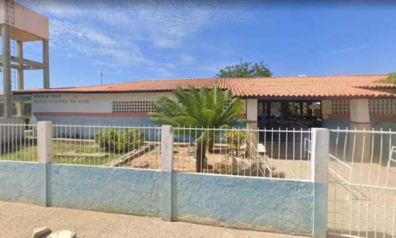 Professor &eacute; afastado ap&oacute;s ficar nu em sala de aula na Bahia.Foto: Reprodu&ccedil;&atilde;o