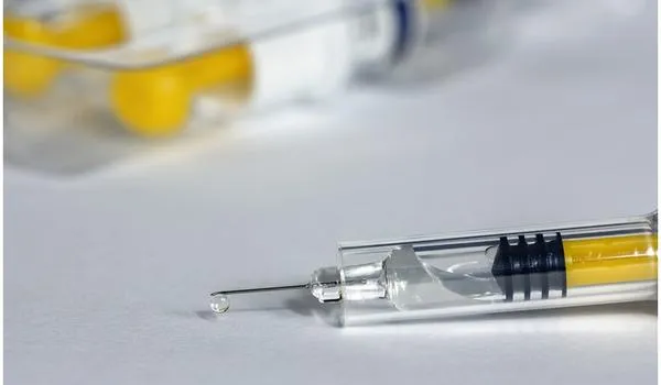 Anvisa aprova importação de 2 milhões de doses da vacina de Oxford; pedido foi feito pela Fiocruz