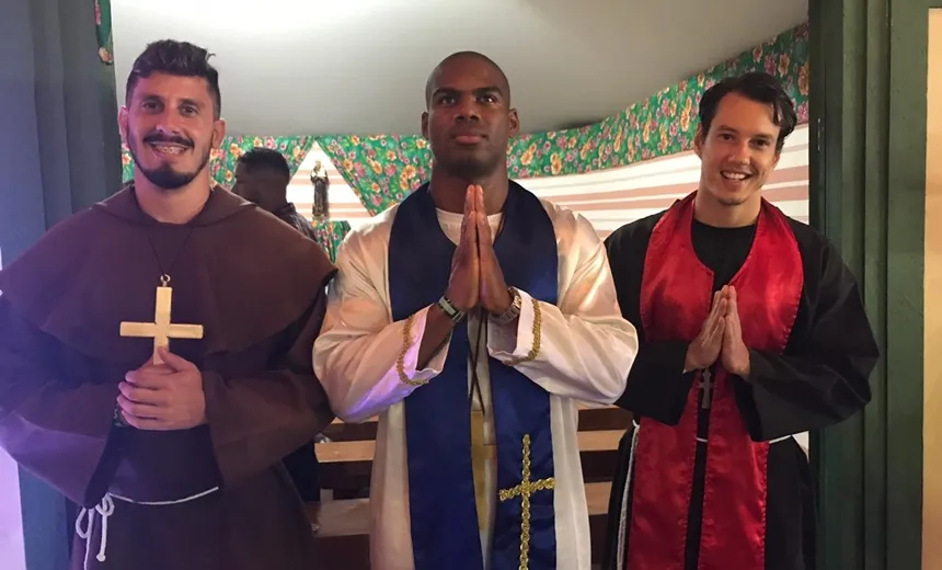 Santo pecado: conheça o trio que tem abençoado que tem a missão de abençoar o público no Galinho