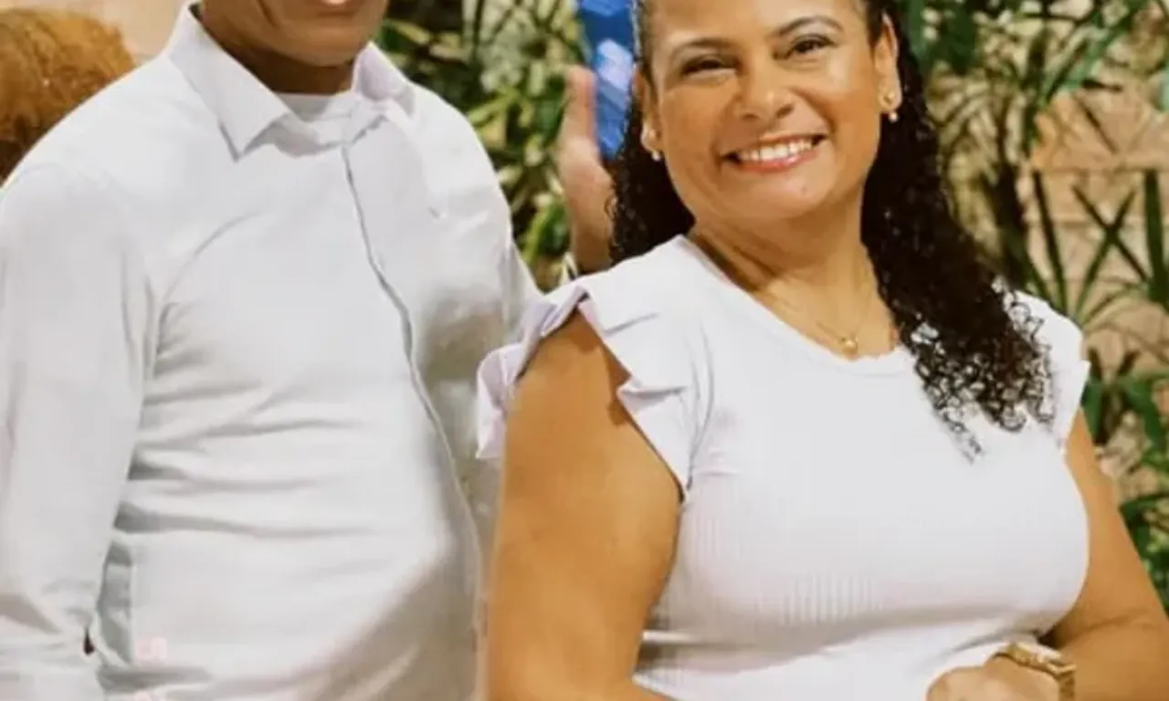 Carine, esposa do Pastor Manoel, é considera apóstola na igreja deles e cantora. Foto: Redes Sociais