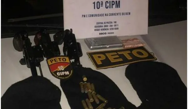 Após tentativa de fuga, homem é preso com armas e munição em Candeias 