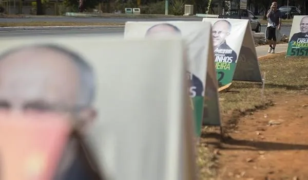 Candidatos e partidos têm até esta terça-feira para retirar propaganda eleitoral das ruas