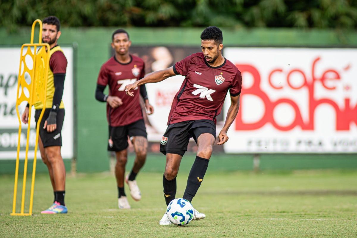 O terceiro dia de treinamentos do Vitória teve o retorno do volante Willian Oliveira às atividades e Ricardo Ryller, que está em transição. Foto: Victor Ferreira/EC Vitória