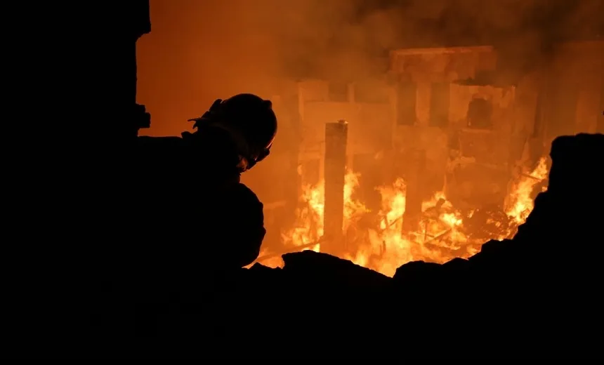 Corpo de idoso é encontrado em escombros após incêndio na Baixa dos Sapateiros